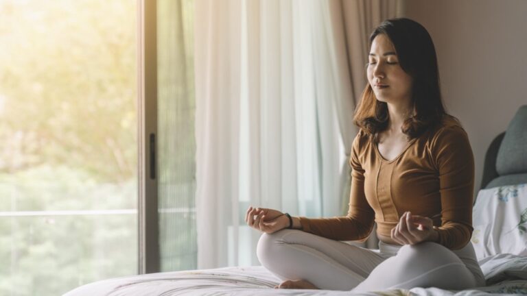 A Simple Way to Reduce Stress and Anxiety: 5-Minute Morning Meditation